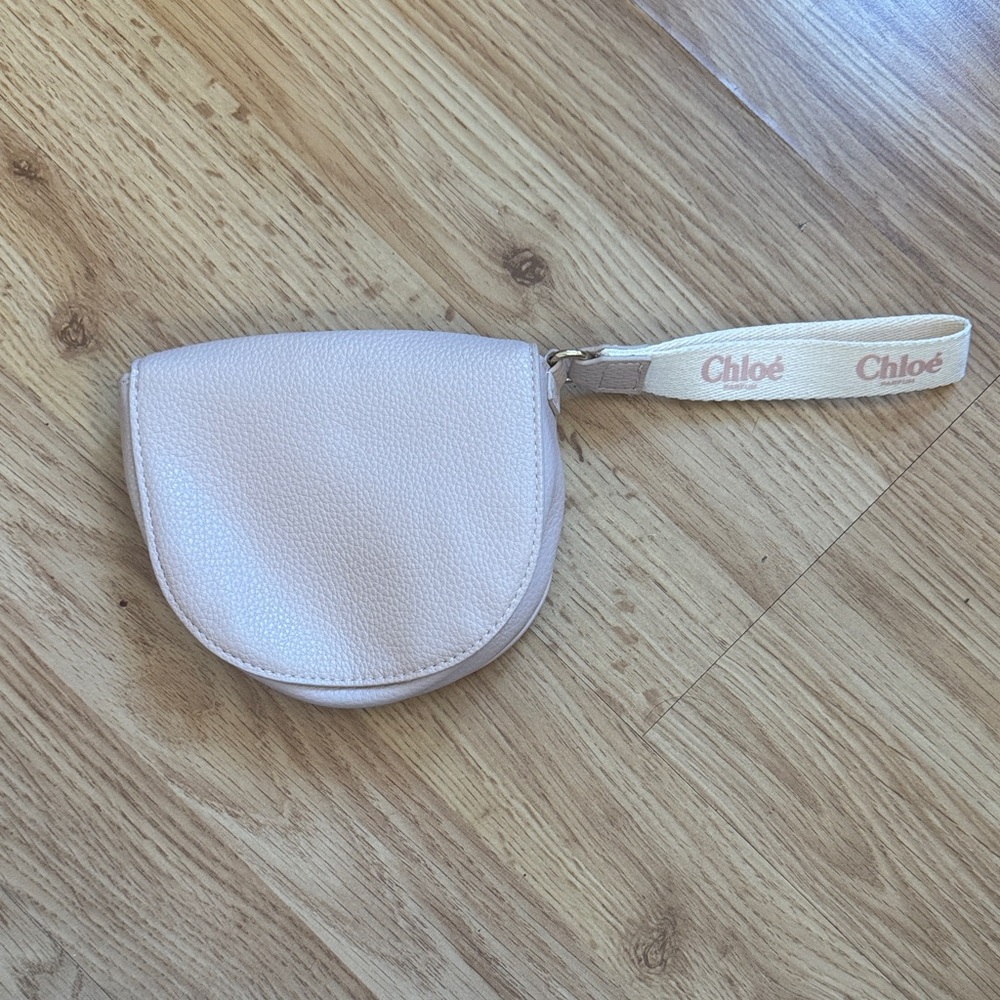 Chloe Beauty Wristlet ✨ - Picture 3 of 12